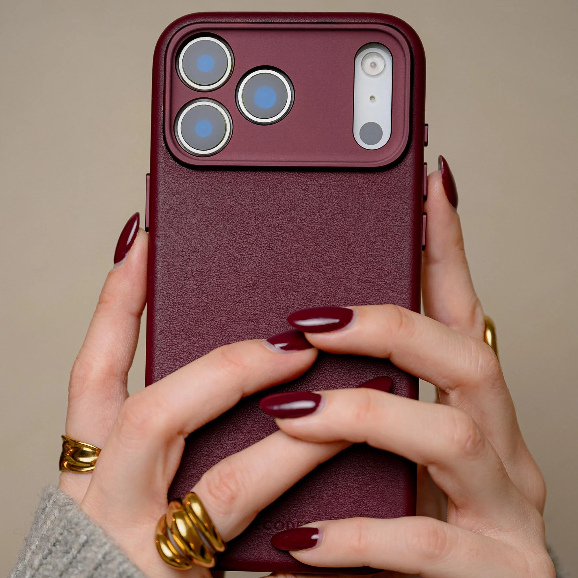 Leather Case | Burgundy | iPhone 17 Pro | D26IPO17PBC1DY - Image 3