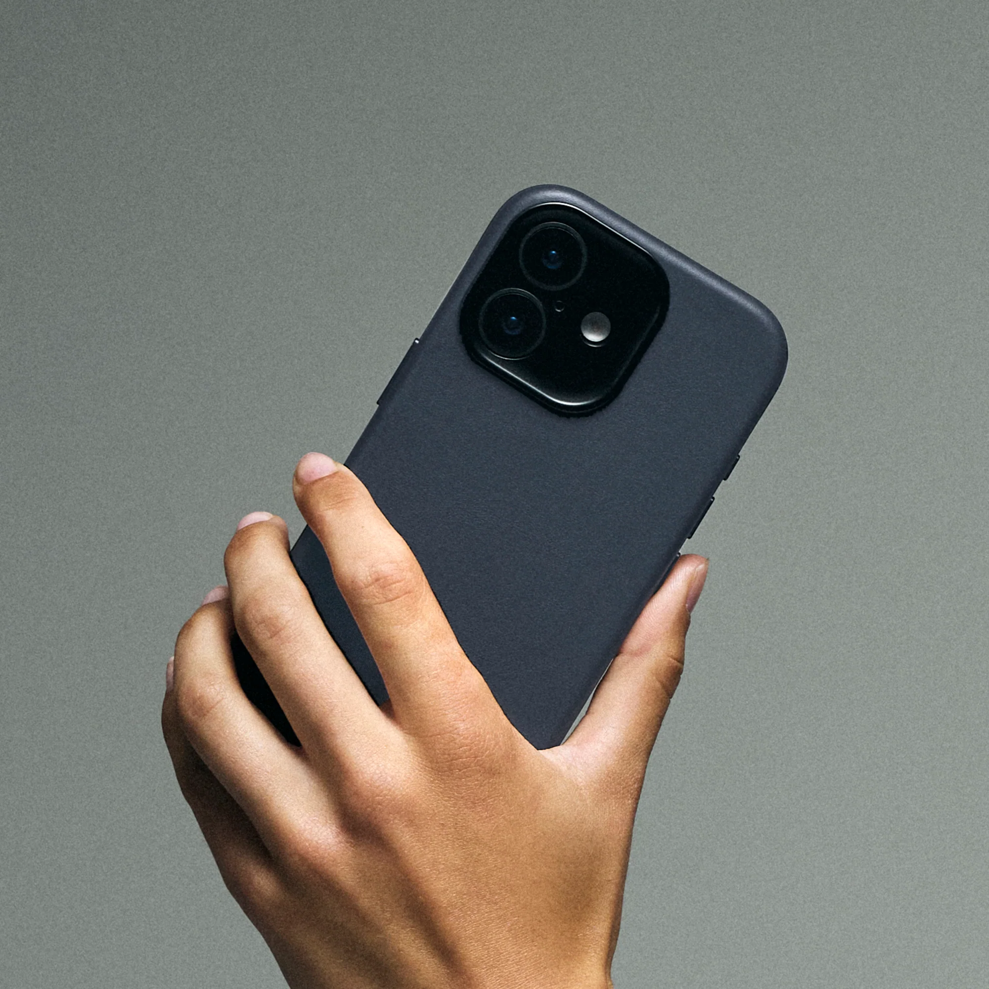 Leather Case | Navy Shadow | iPhone 17 | D26IPO17BC1NW - Image 3