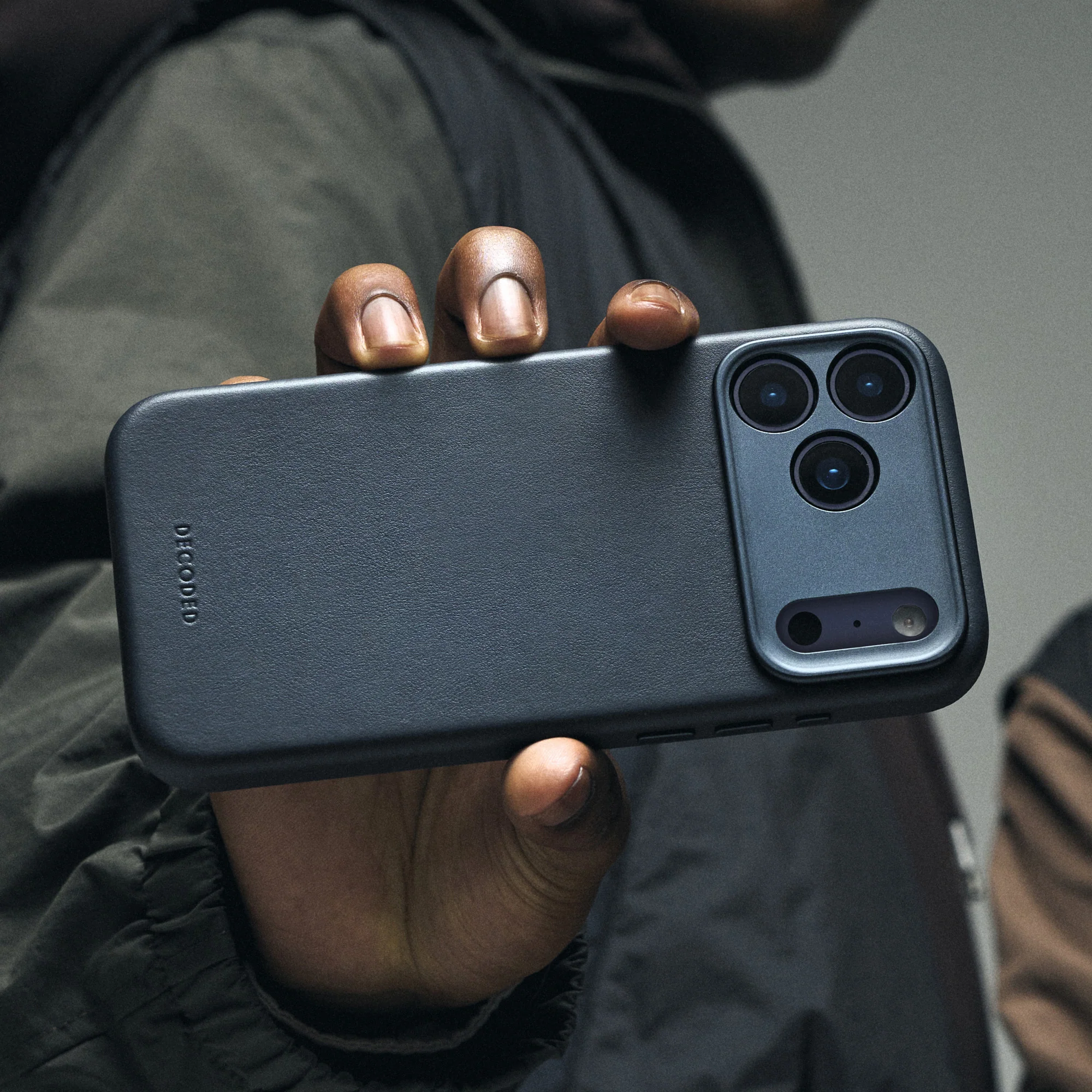 Leather Case | Navy Shadow | iPhone 17 Pro | D26IPO17PBC1NW - Image 5