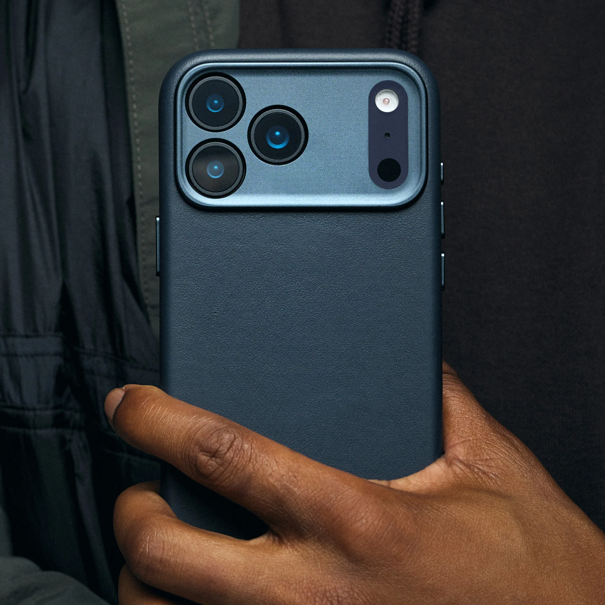 Leather Case | Navy Shadow | iPhone 17 Pro | D26IPO17PBC1NW - Image 3
