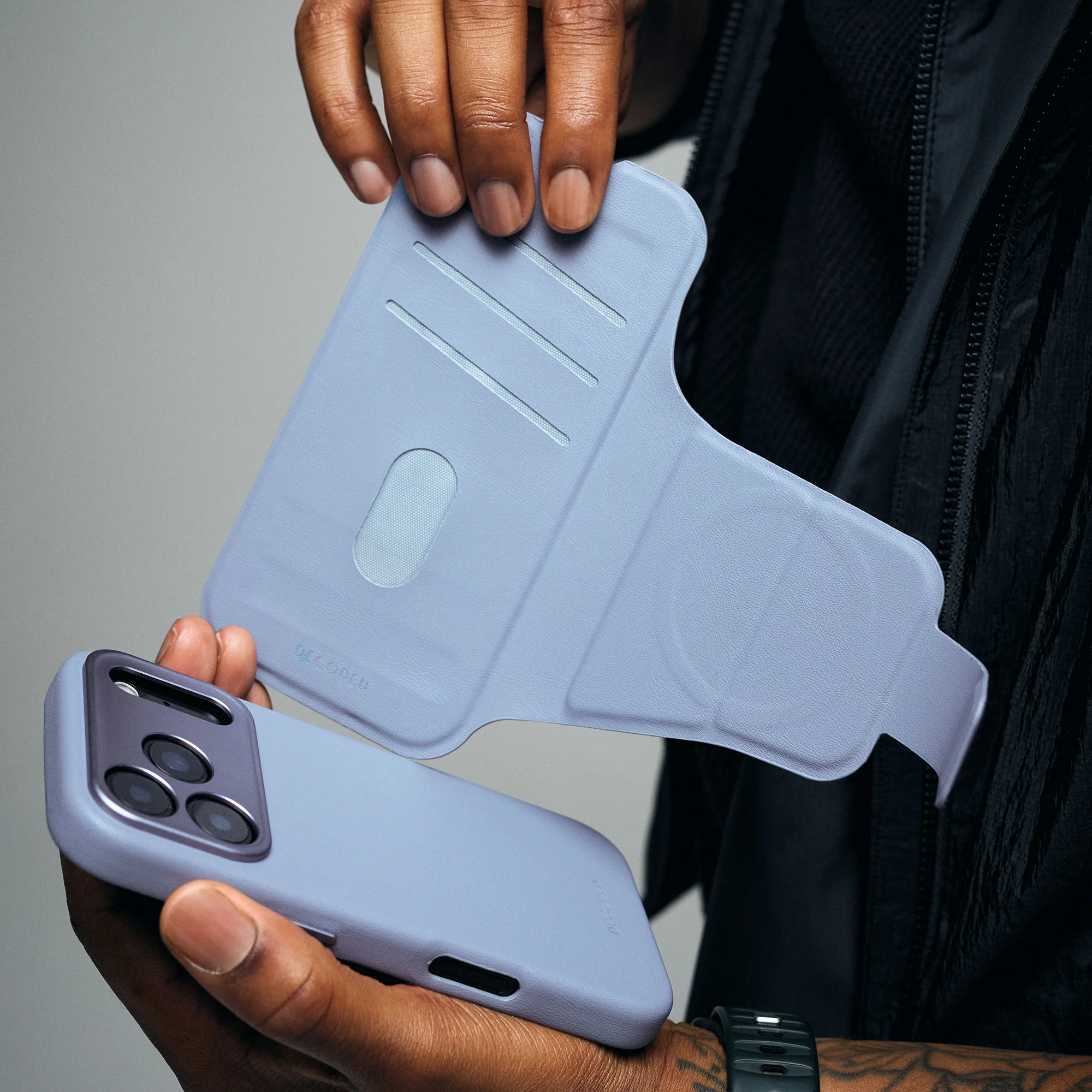 Textured Silicone Detachable Wallet | Forever Blue | iPhone 17 Pro | D26IPO17PDW3TSFE - Image 3